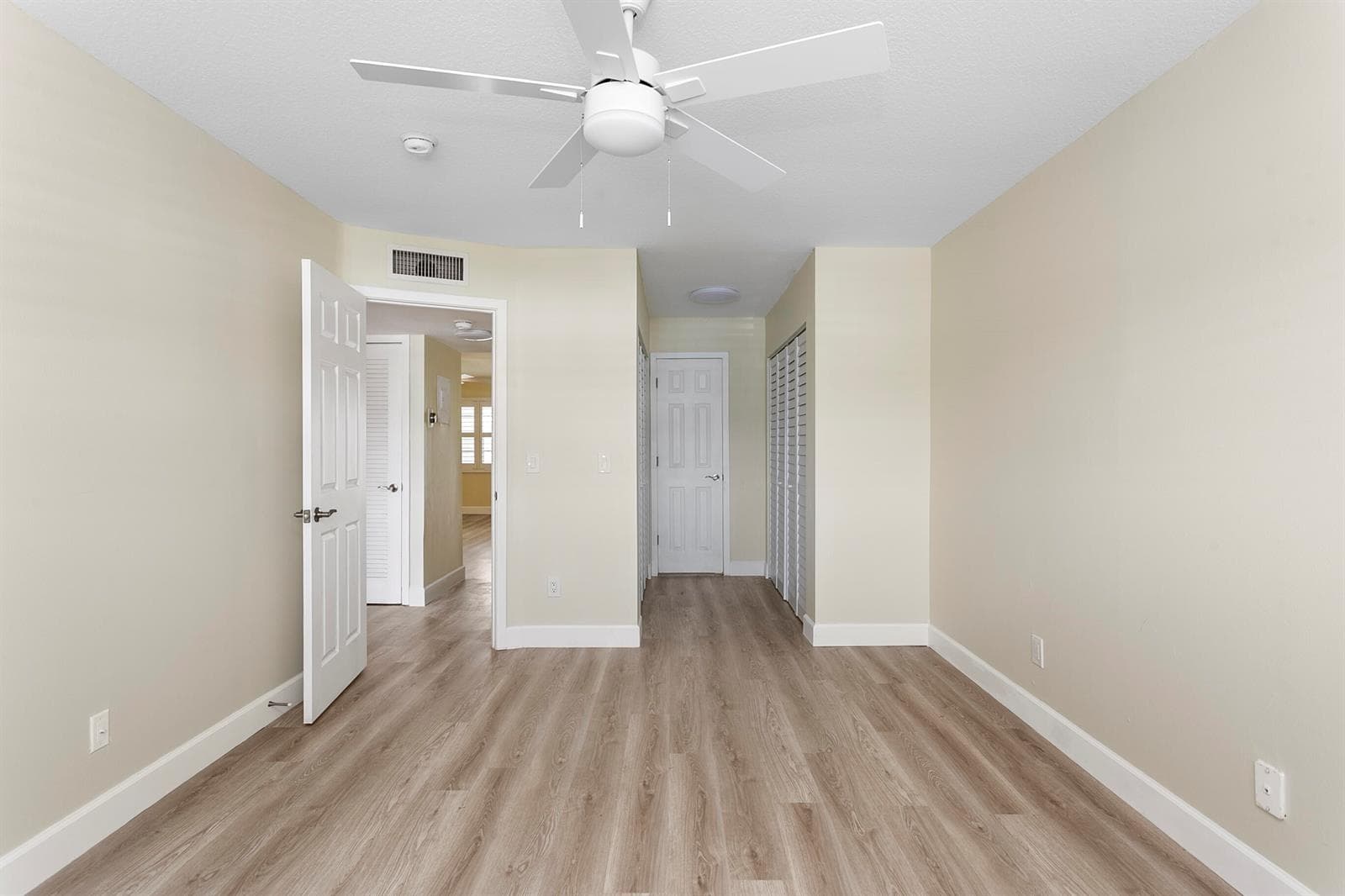111 Shore Court 203 photo 20