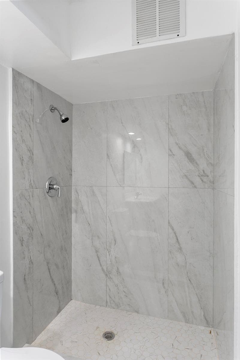 111 Shore Court 203 photo 9