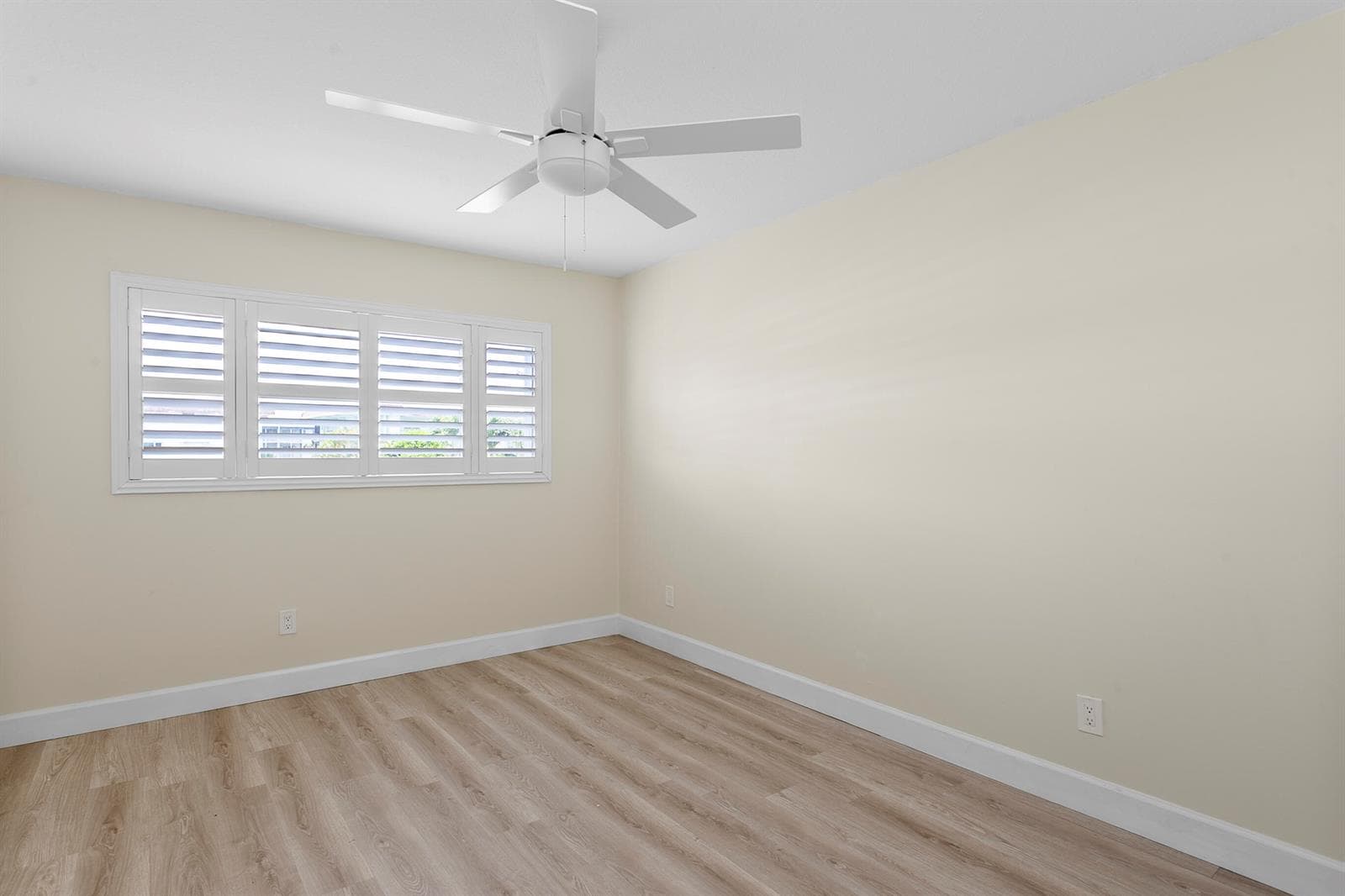 111 Shore Court 203 photo 24