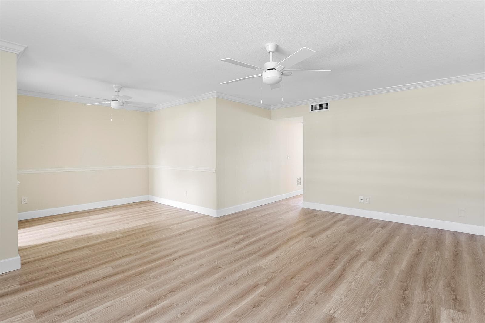 111 Shore Court 203 photo 18