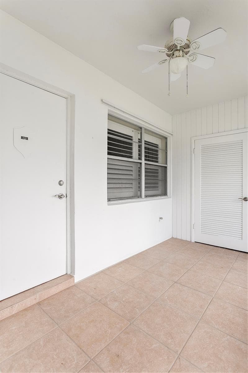 111 Shore Court 203 photo 11