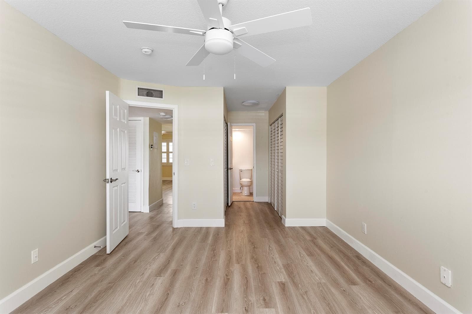 111 Shore Court 203 photo 19