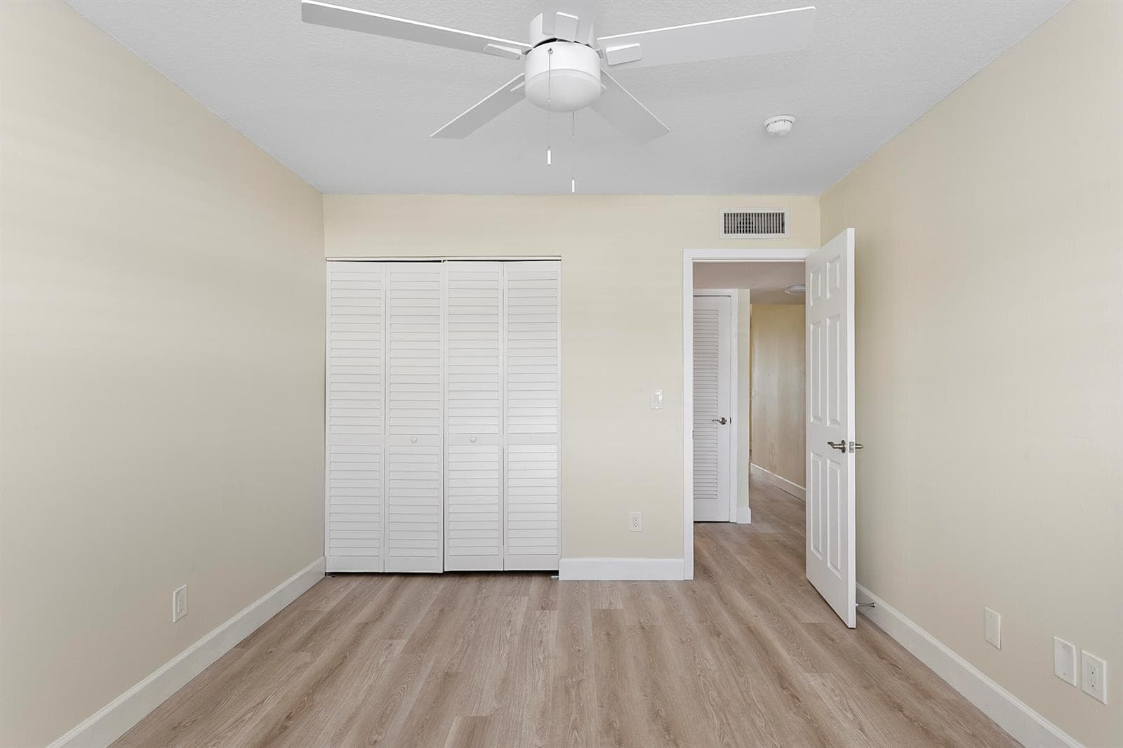 111 Shore Court 203 photo 25