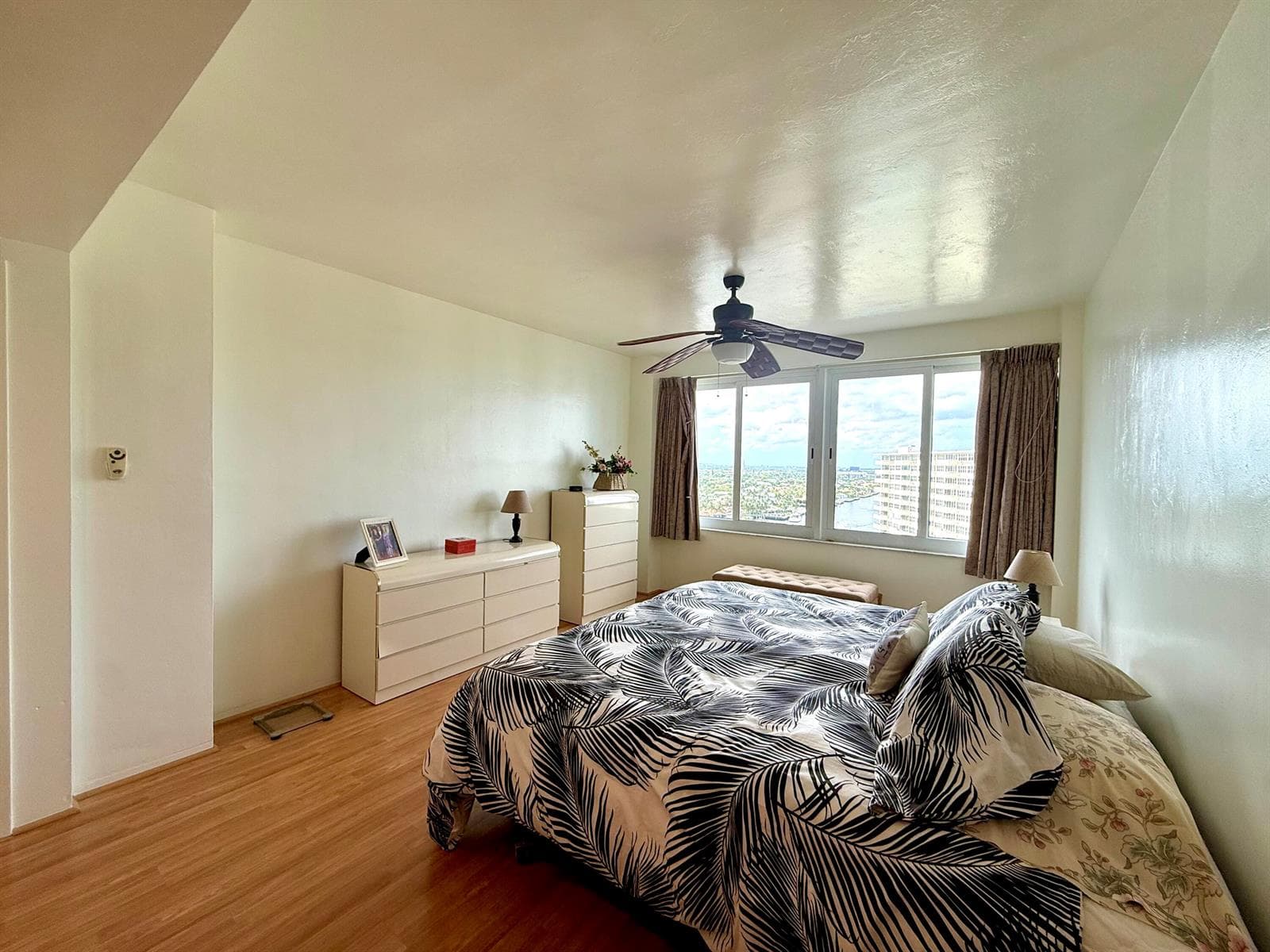 3233 NE 34th Street 1601 photo 12