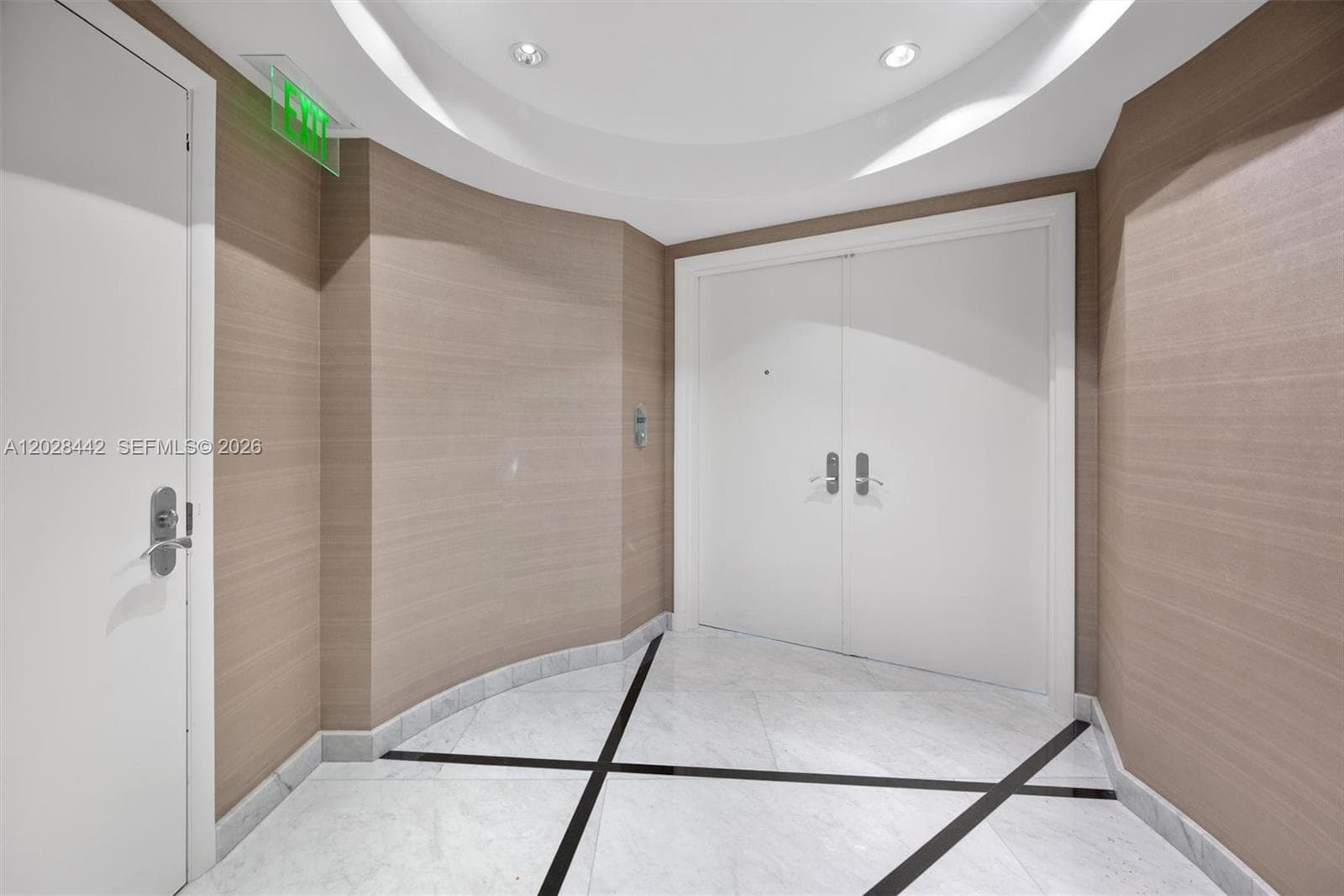 17001 Collins Ave 2307 photo 4