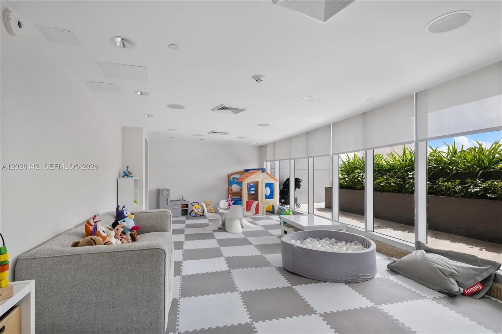 17001 Collins Ave 2307 photo 25