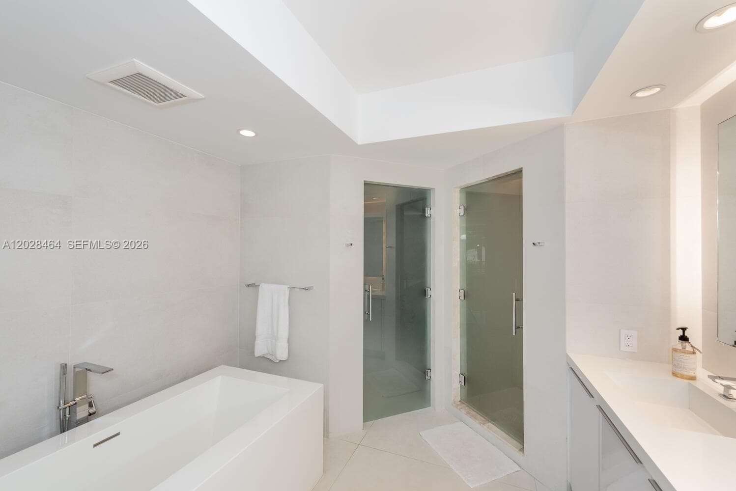 781 Crandon Blvd 405 photo 14