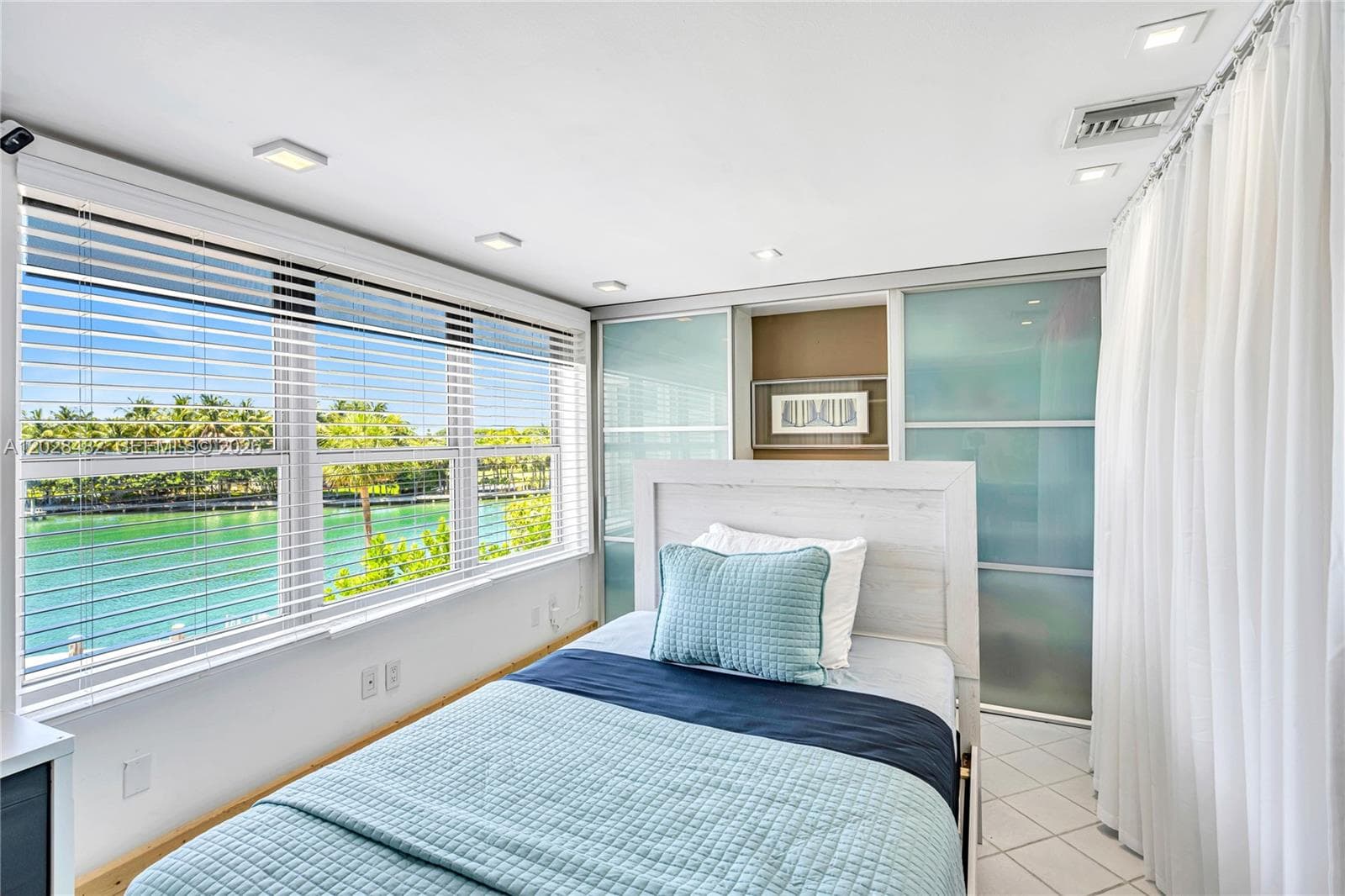 9102 W Bay Harbor Dr 3-C photo 14