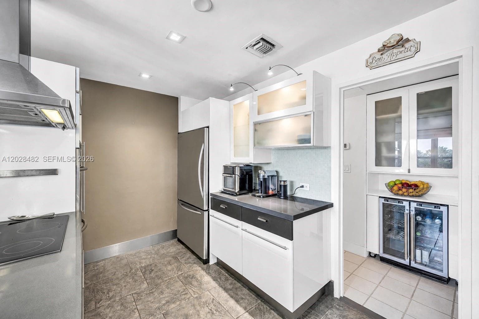 9102 W Bay Harbor Dr 3-C photo 4