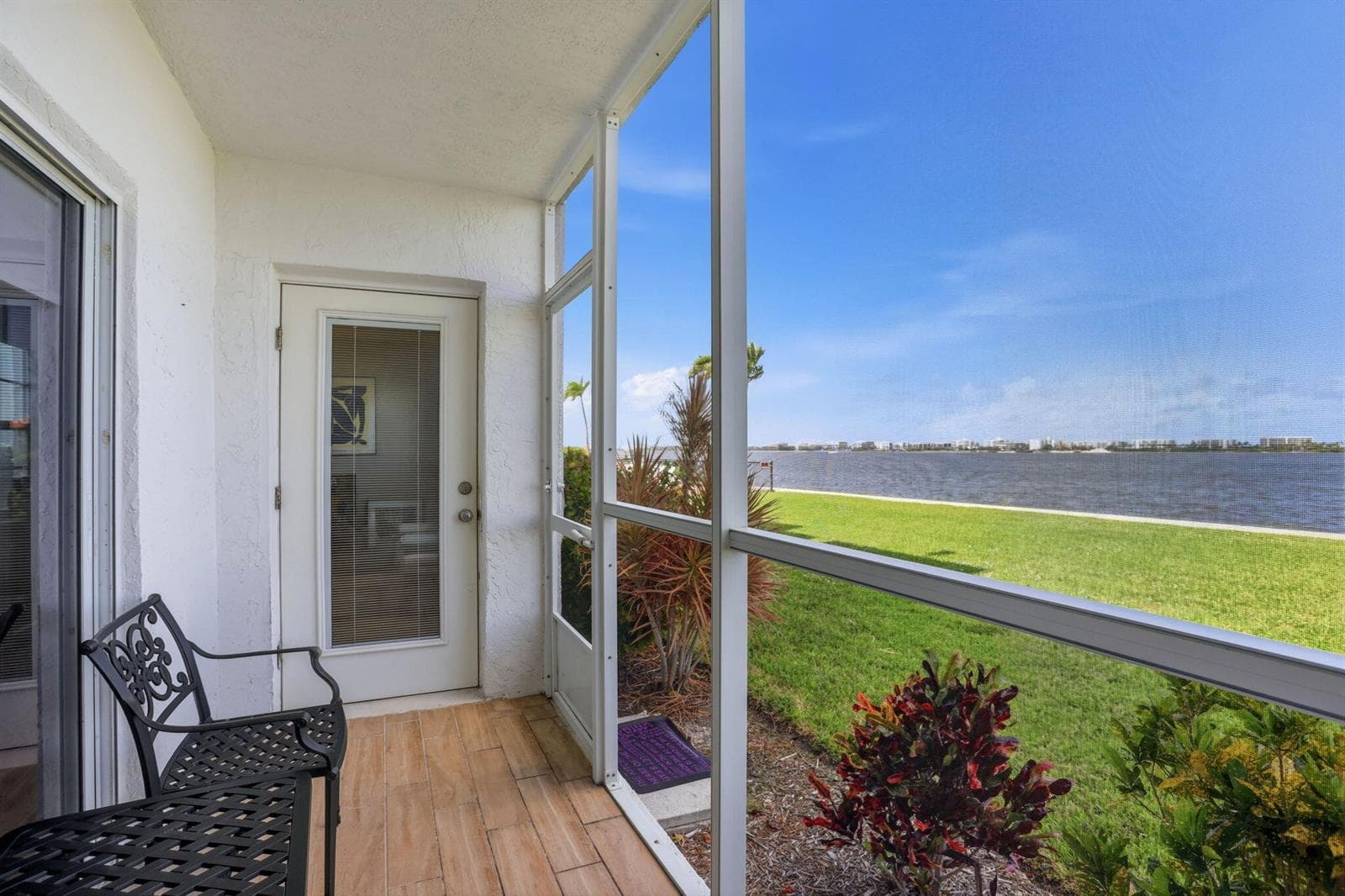 1516 S Lakeside Drive 103 photo 4