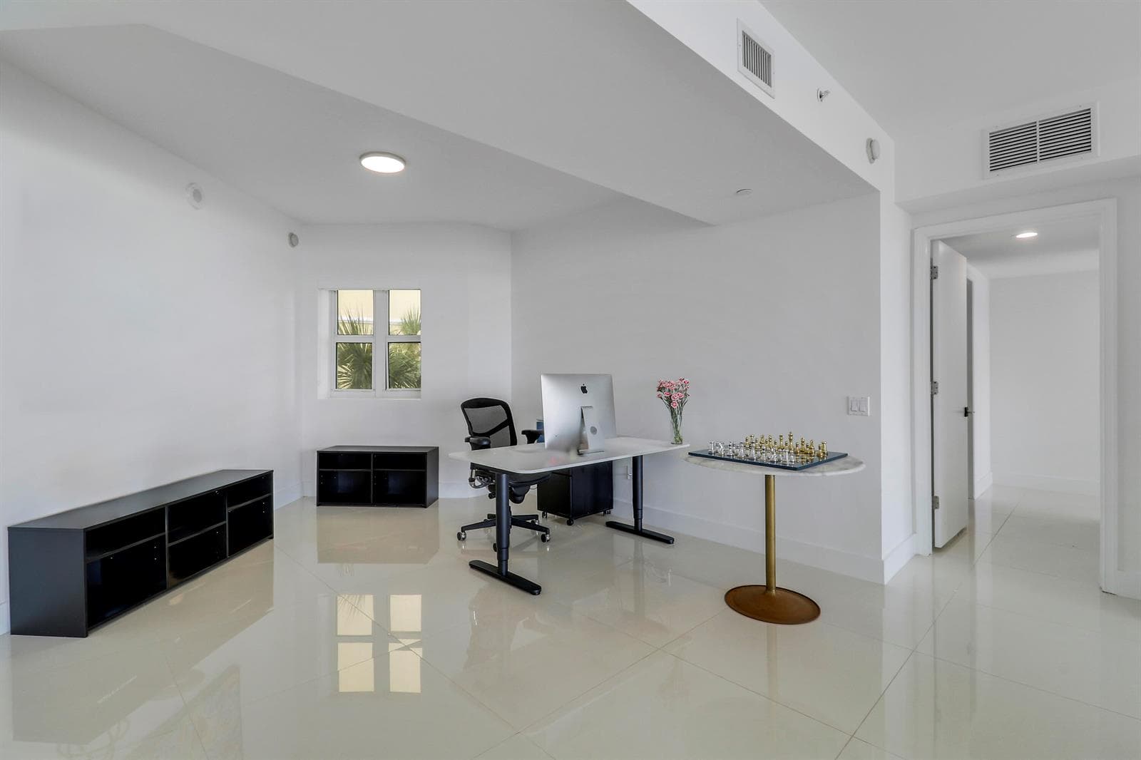 2640 Lake Shore Drive 307 photo 23
