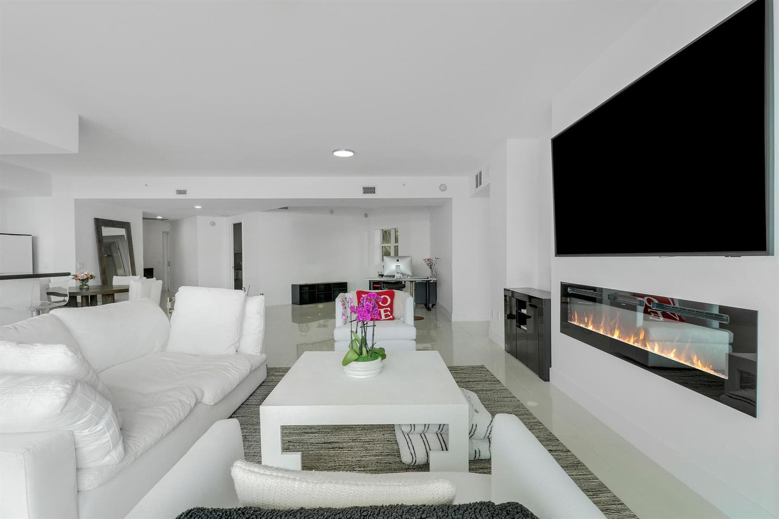 2640 Lake Shore Drive 307 photo 16