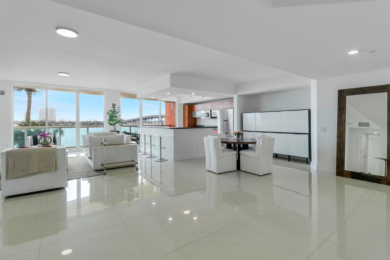 2640 Lake Shore Drive 307 photo 22