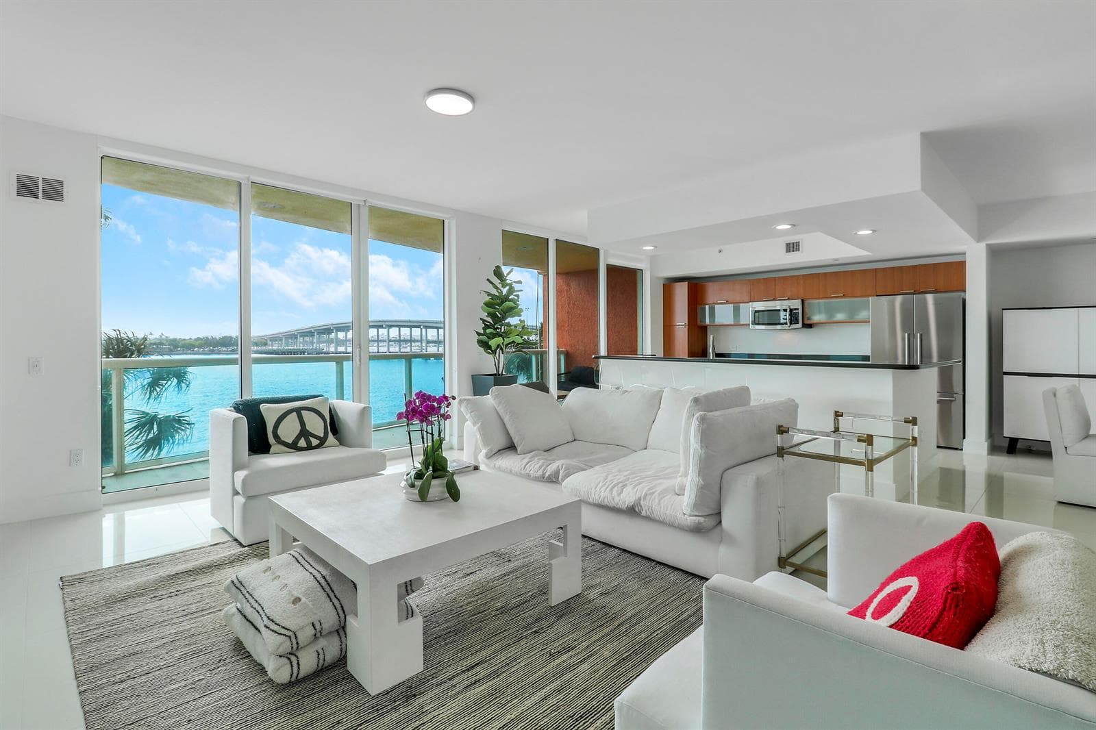 2640 Lake Shore Drive 307 photo 9