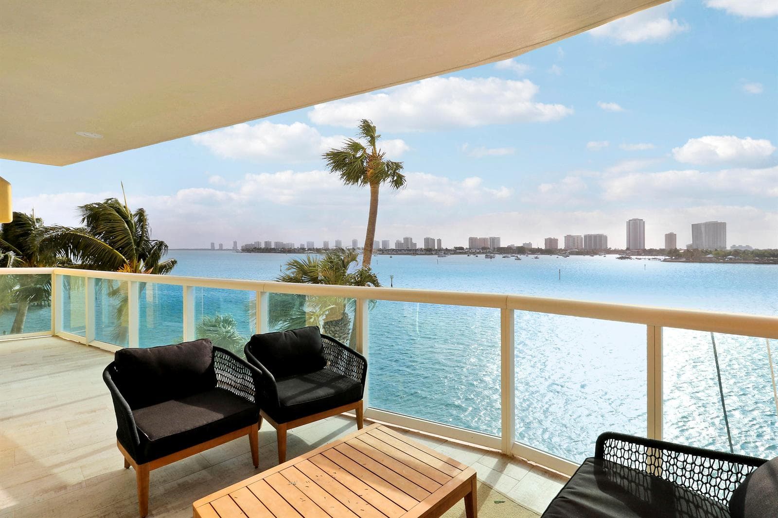 2640 Lake Shore Drive 307 photo 24