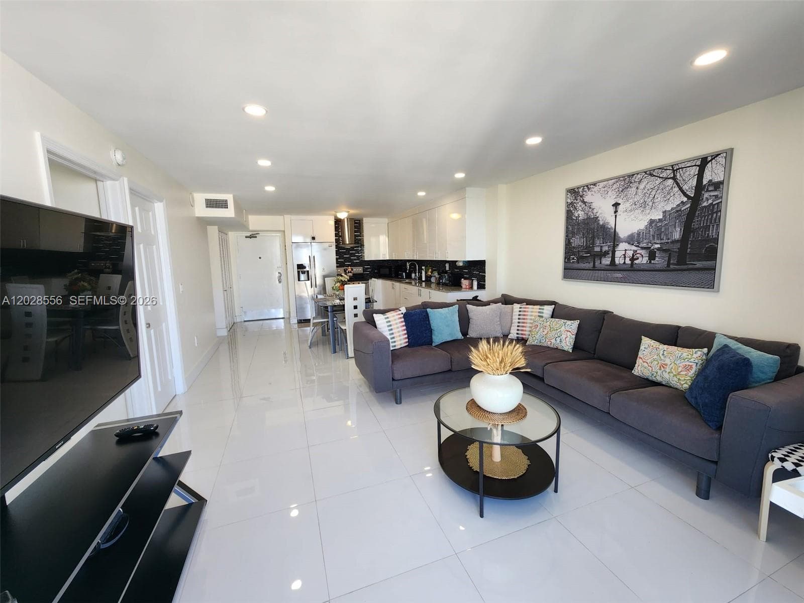 345 Ocean Dr 602 photo 3