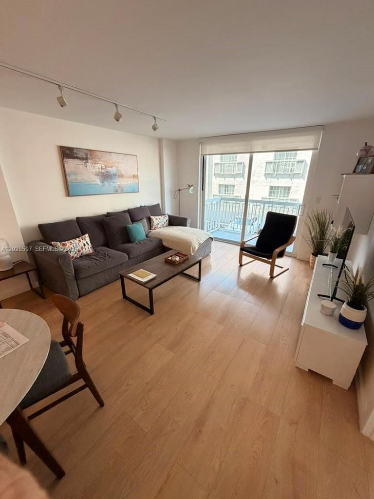 401 Ocean Dr 224 photo 11