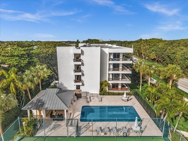 277 N Ocean Boulevard 304 photo 4