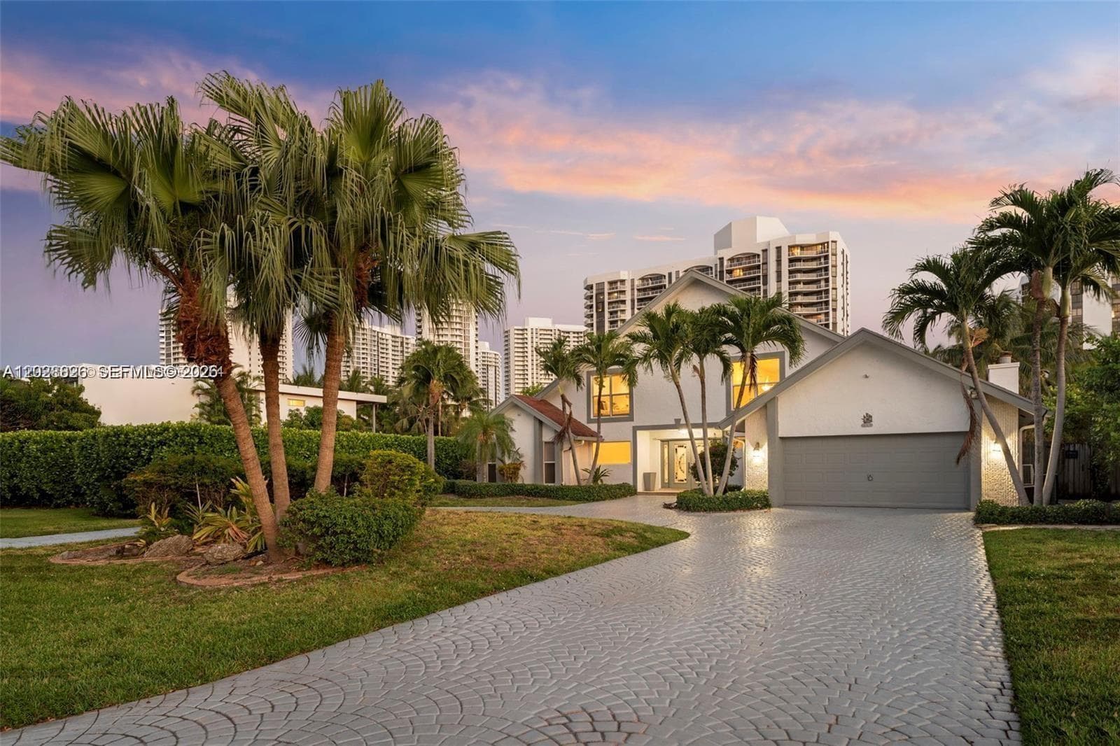 413 Holiday Dr photo 1