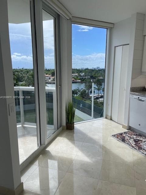 4779 Collins Ave 706 photo 8