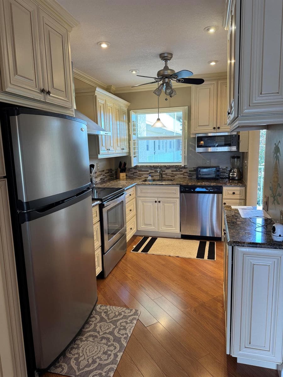 650 Snug Harbor Drive G301 photo 8