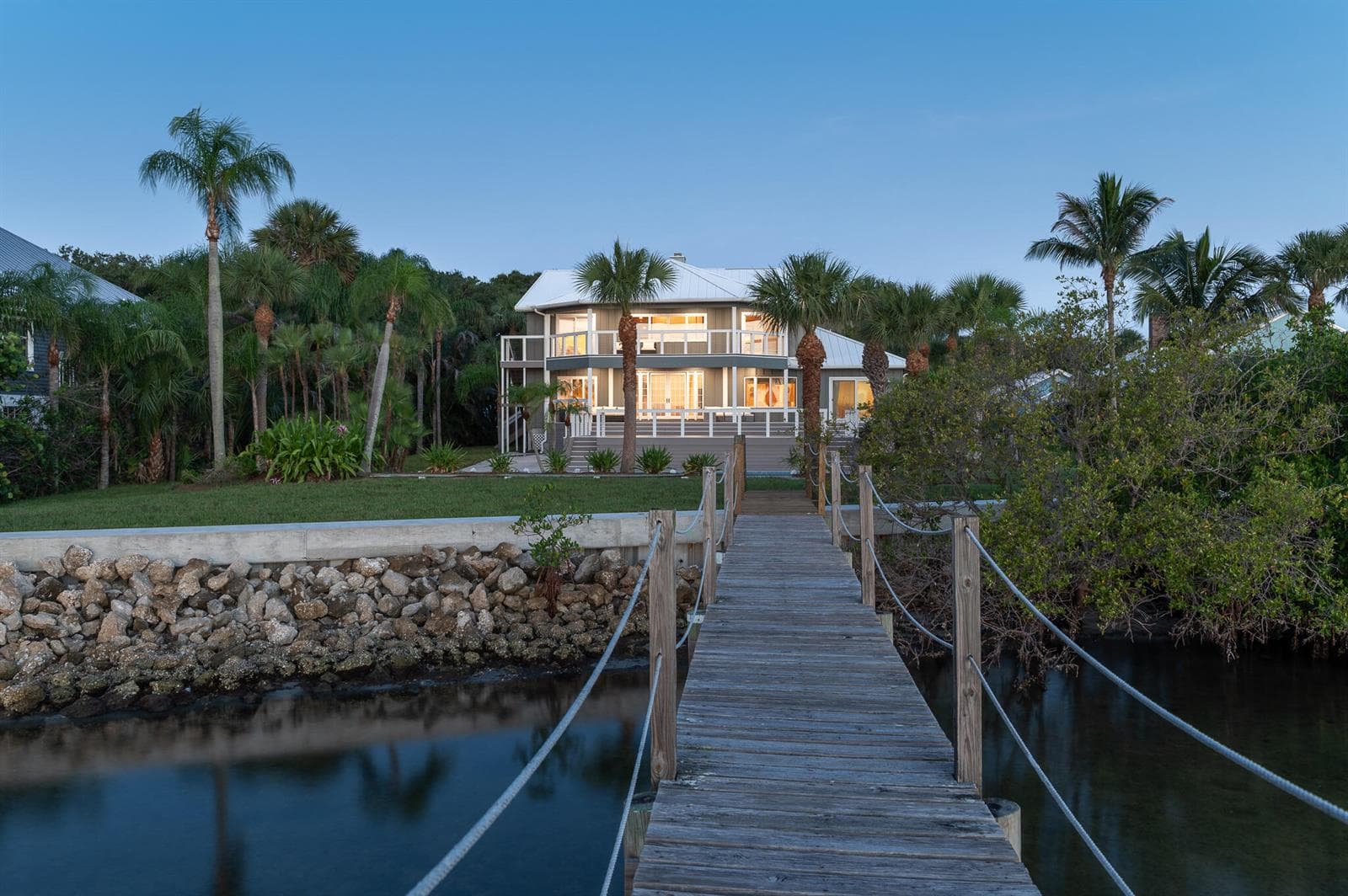 114 N SEWALLS POINT Road 1