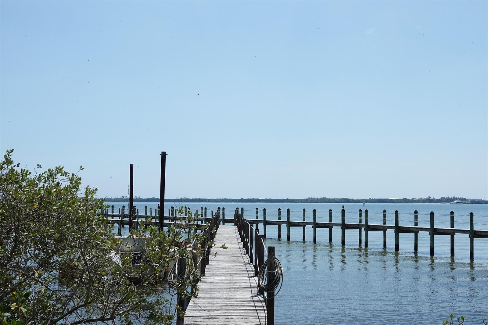 114 N SEWALLS POINT Road photo 15