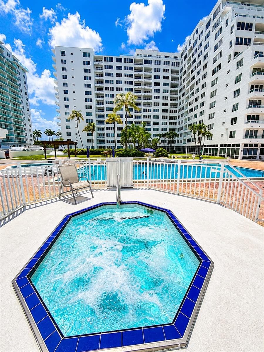 5005 Collins Ave 616 photo 4