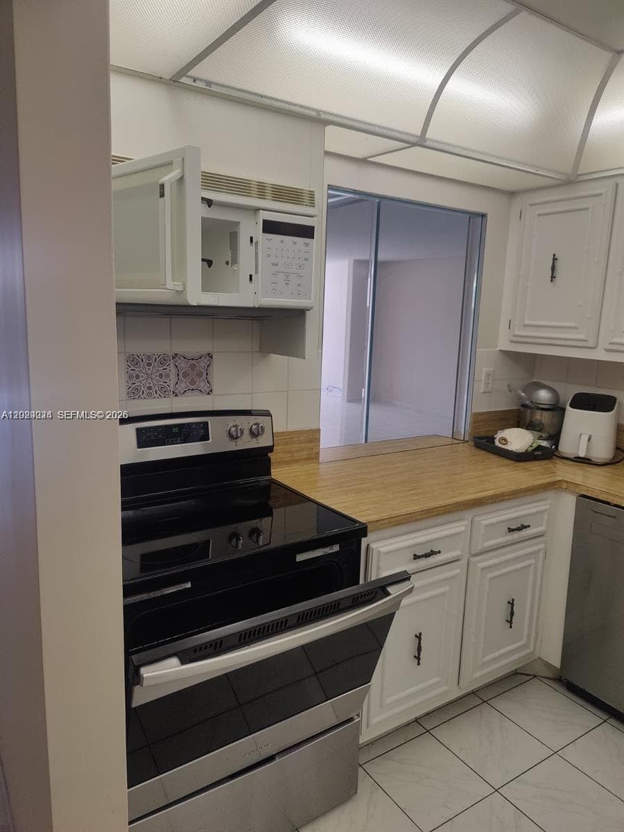800 Parkview Dr 527 photo 7