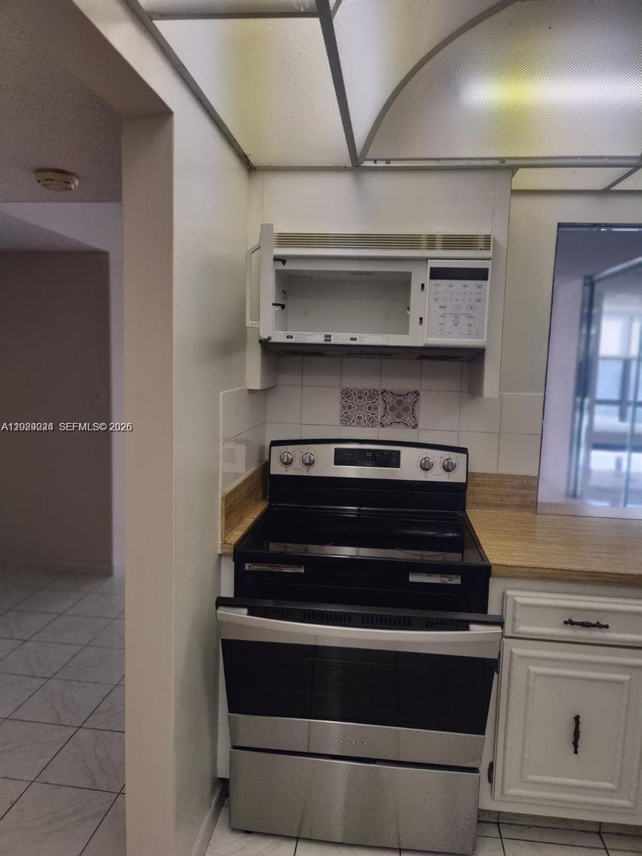 800 Parkview Dr 527 photo 8