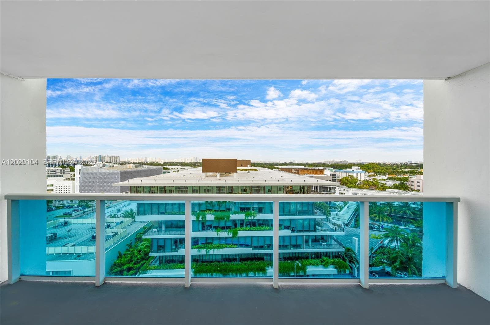 2301 Collins Ave 1030 photo 2