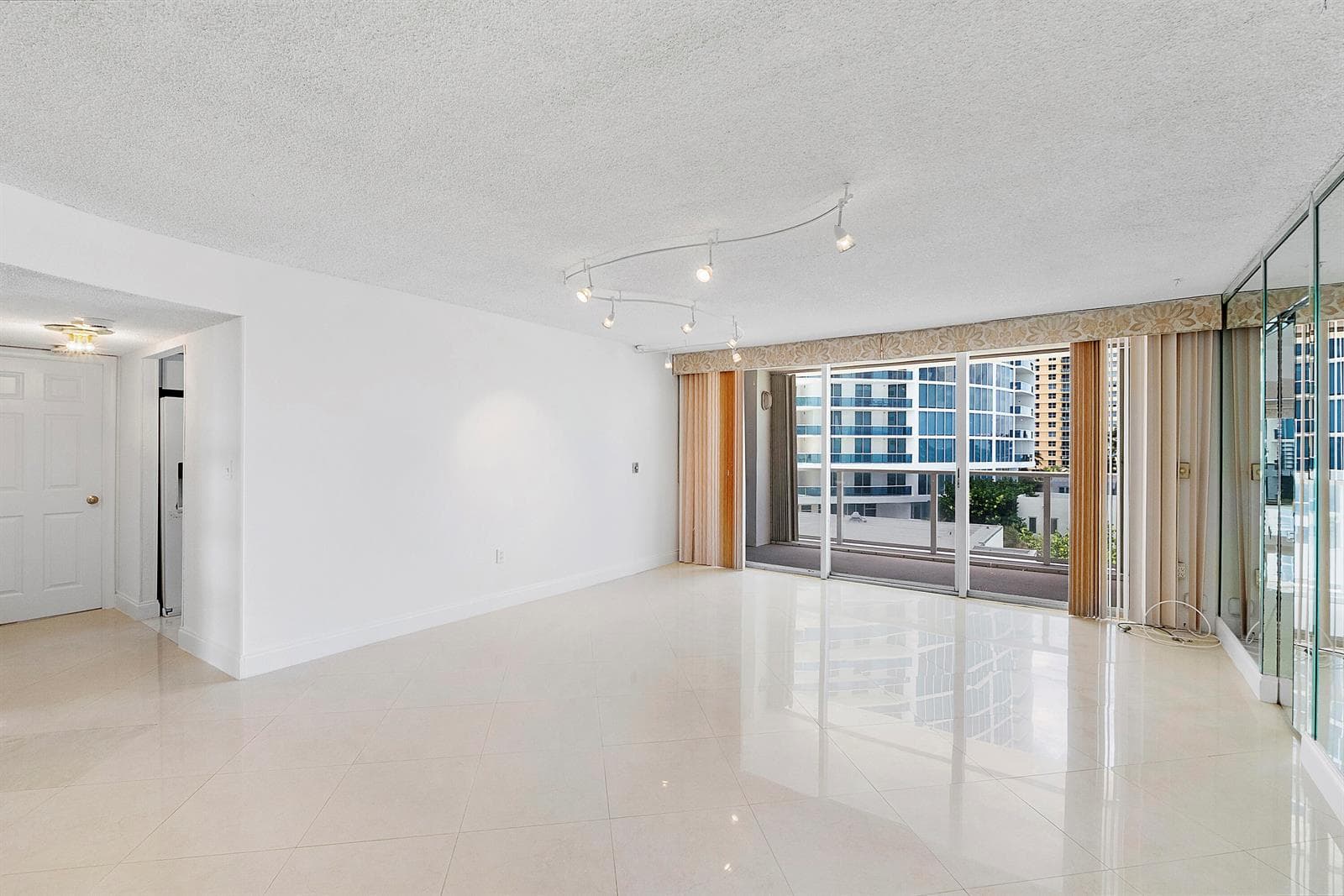 2751 S Ocean Drive 602s photo 4