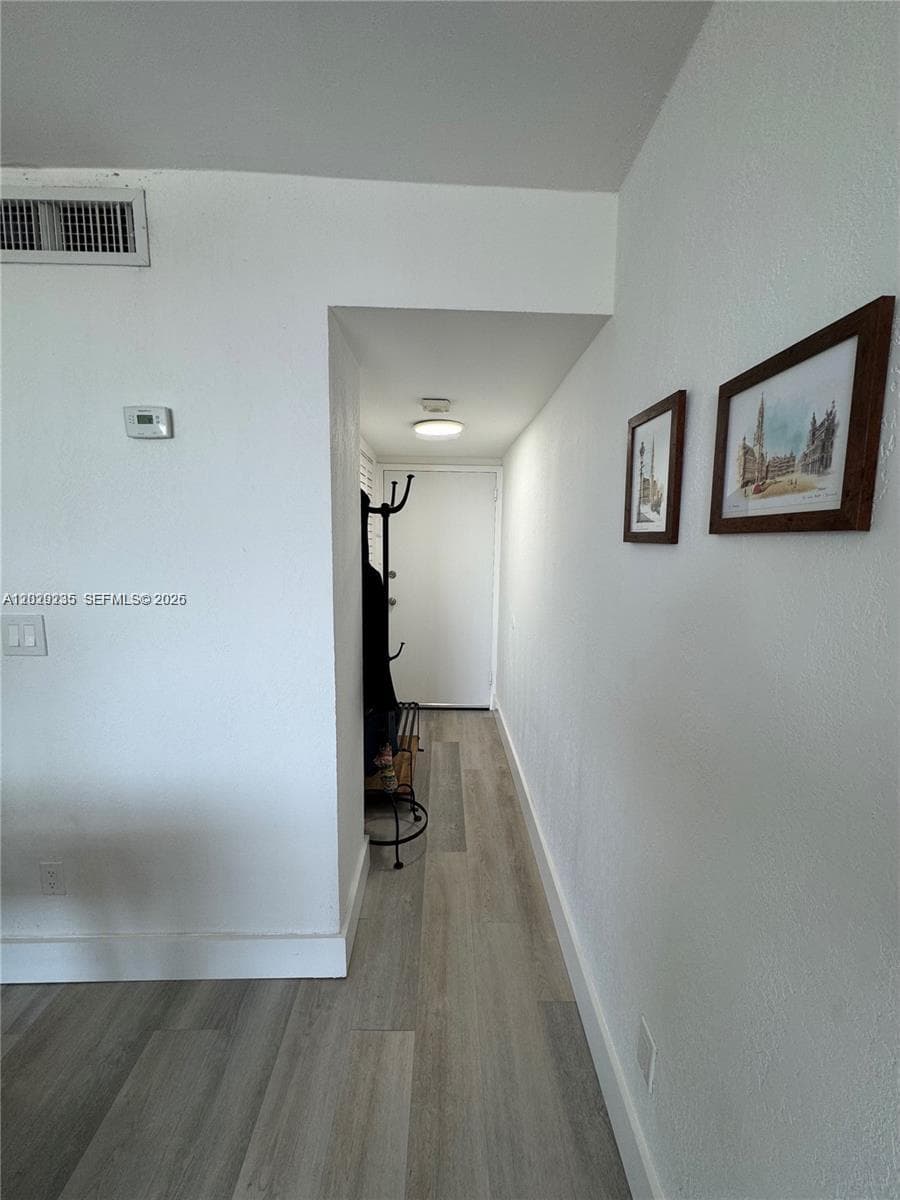 2000 NE 135th St 609 photo 16