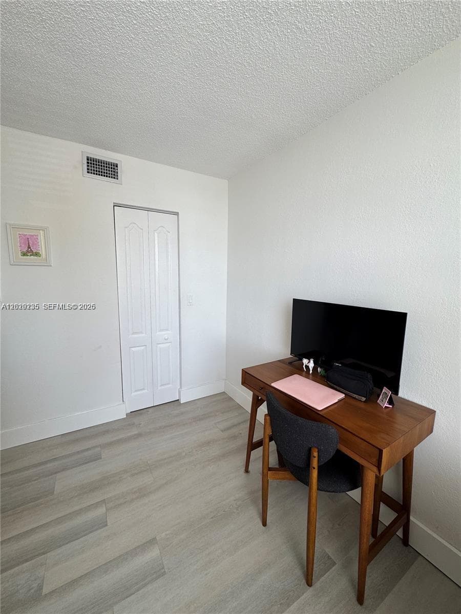 2000 NE 135th St 609 photo 12