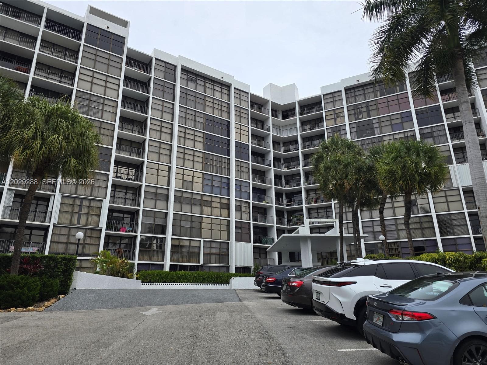 400 Leslie Dr 416 photo 1