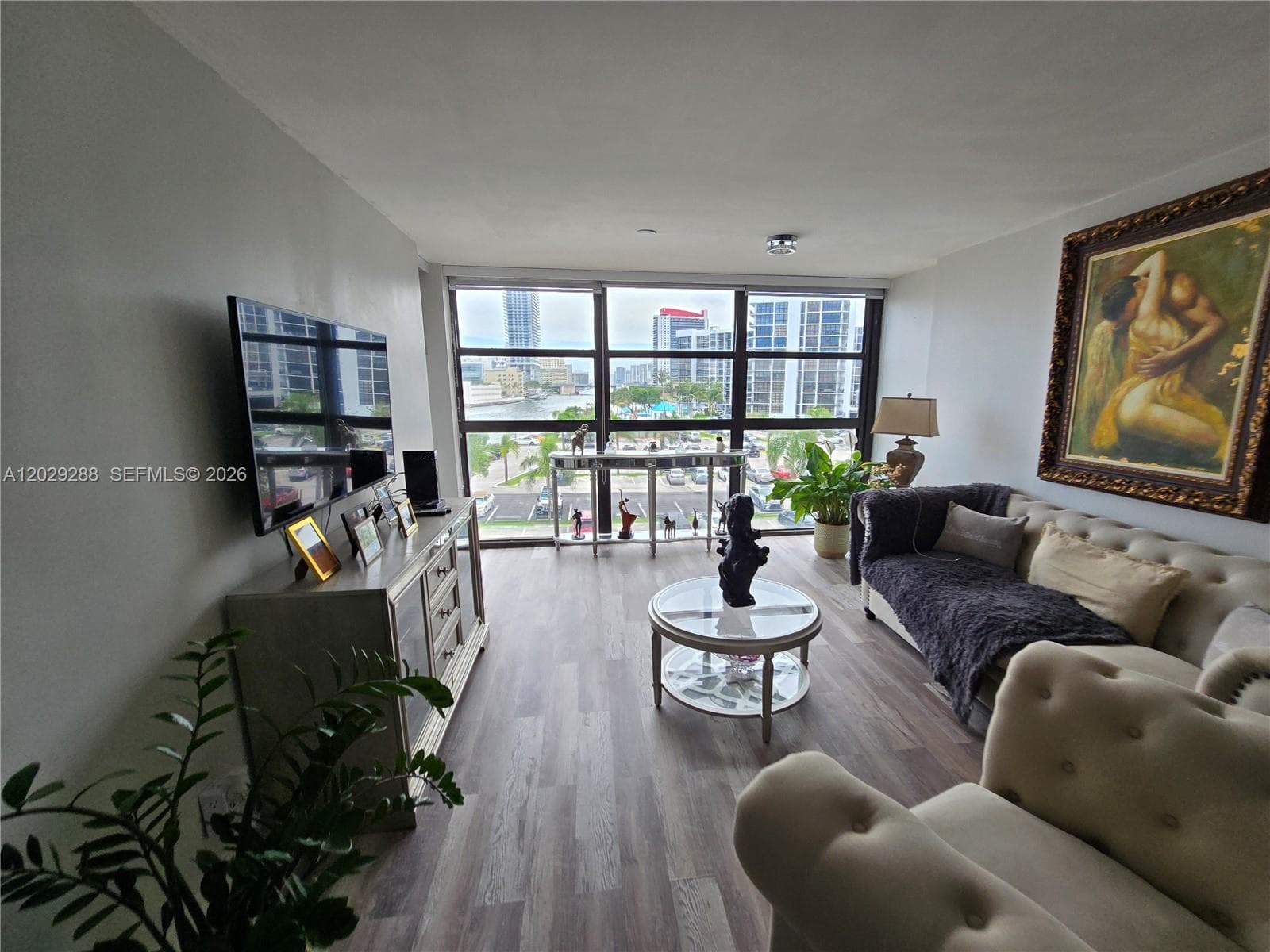 400 Leslie Dr 416 photo 9