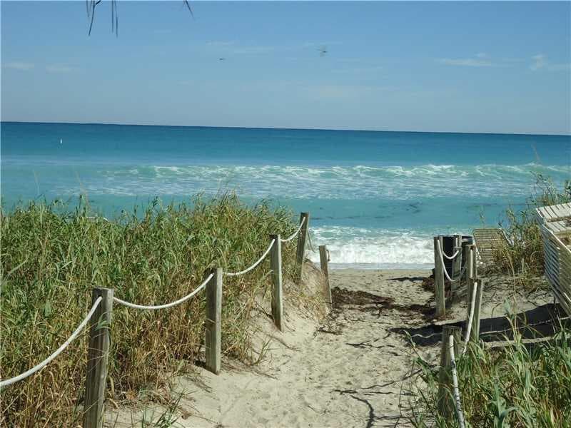 2080 S Ocean Drive 703 photo 2