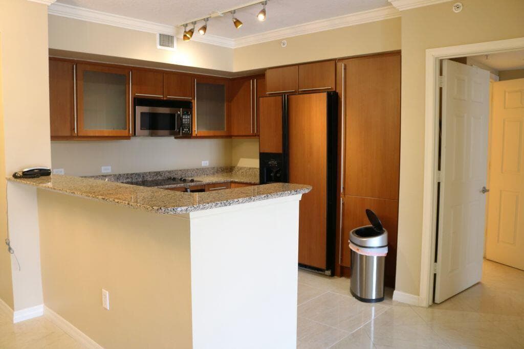 2080 S Ocean Drive 703 photo 6