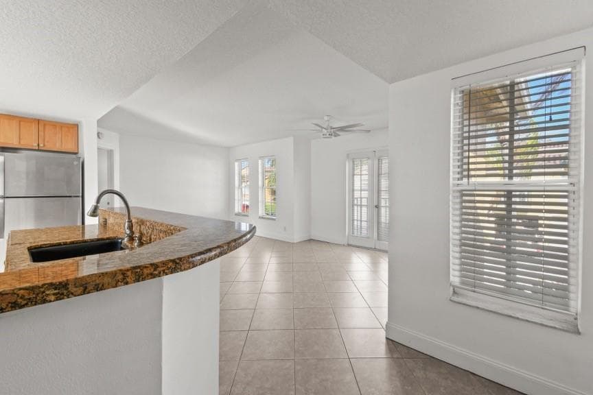 1140 Lake Shore Drive 206 photo 8