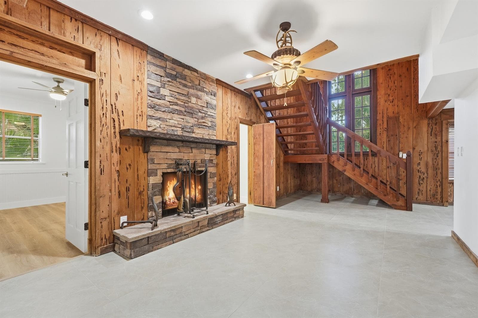 576 SW Rustic Circle photo 6