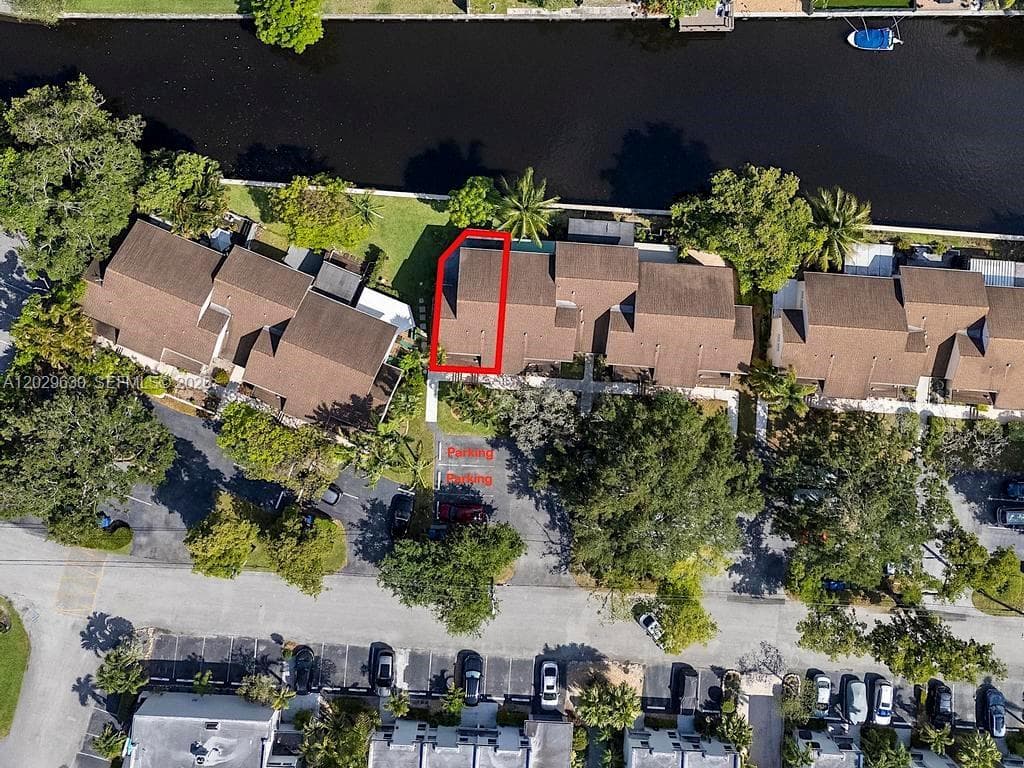 661 Kensington Pl 101B photo 3