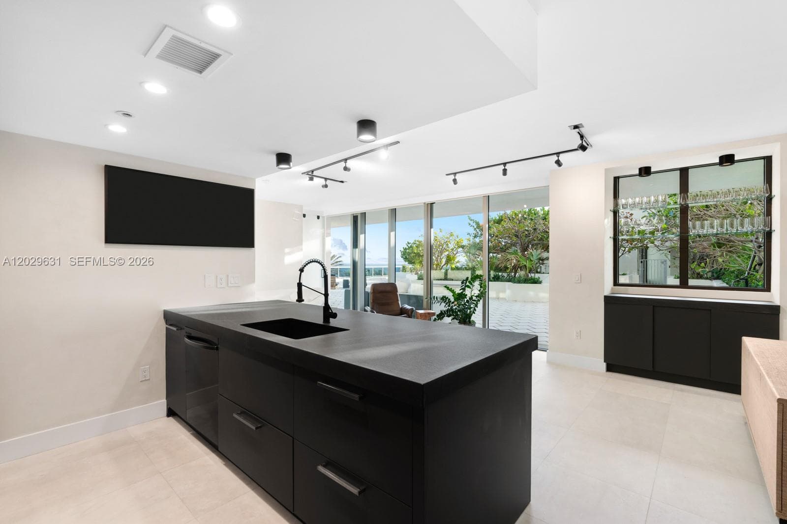 5875 Collins Ave 501 photo 6