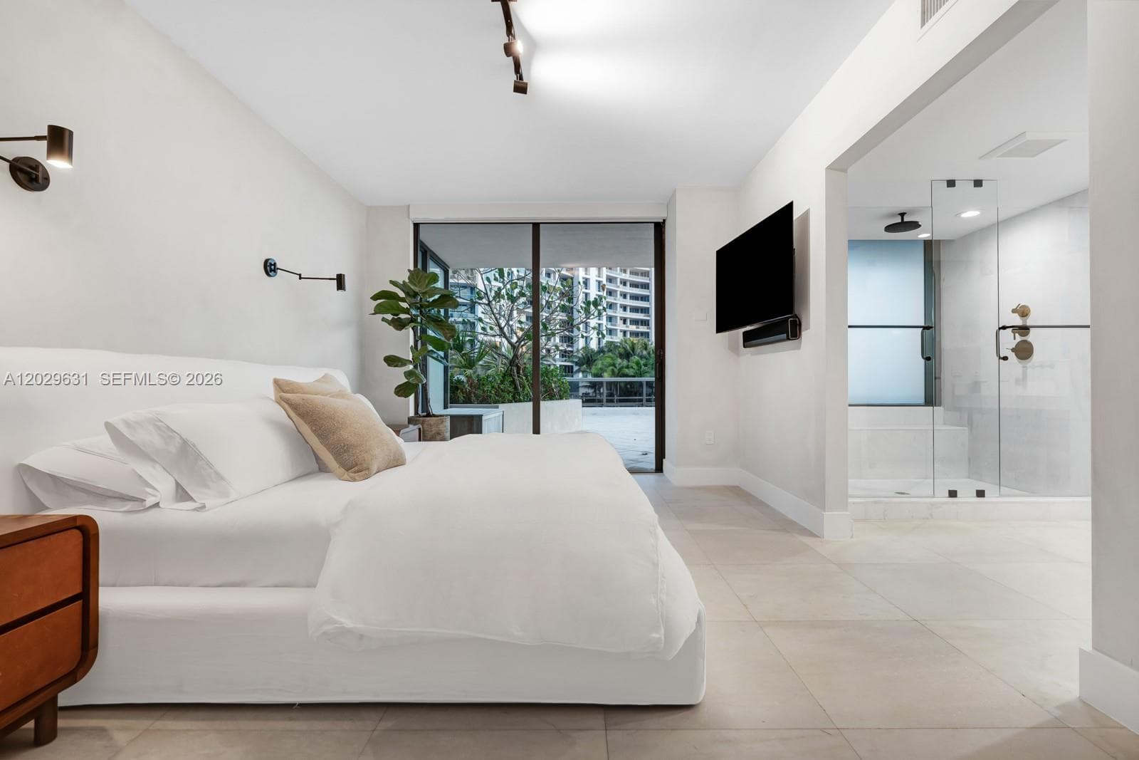 5875 Collins Ave 501 photo 13
