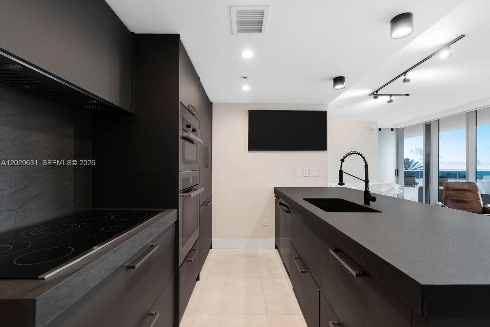 5875 Collins Ave 501 photo 5