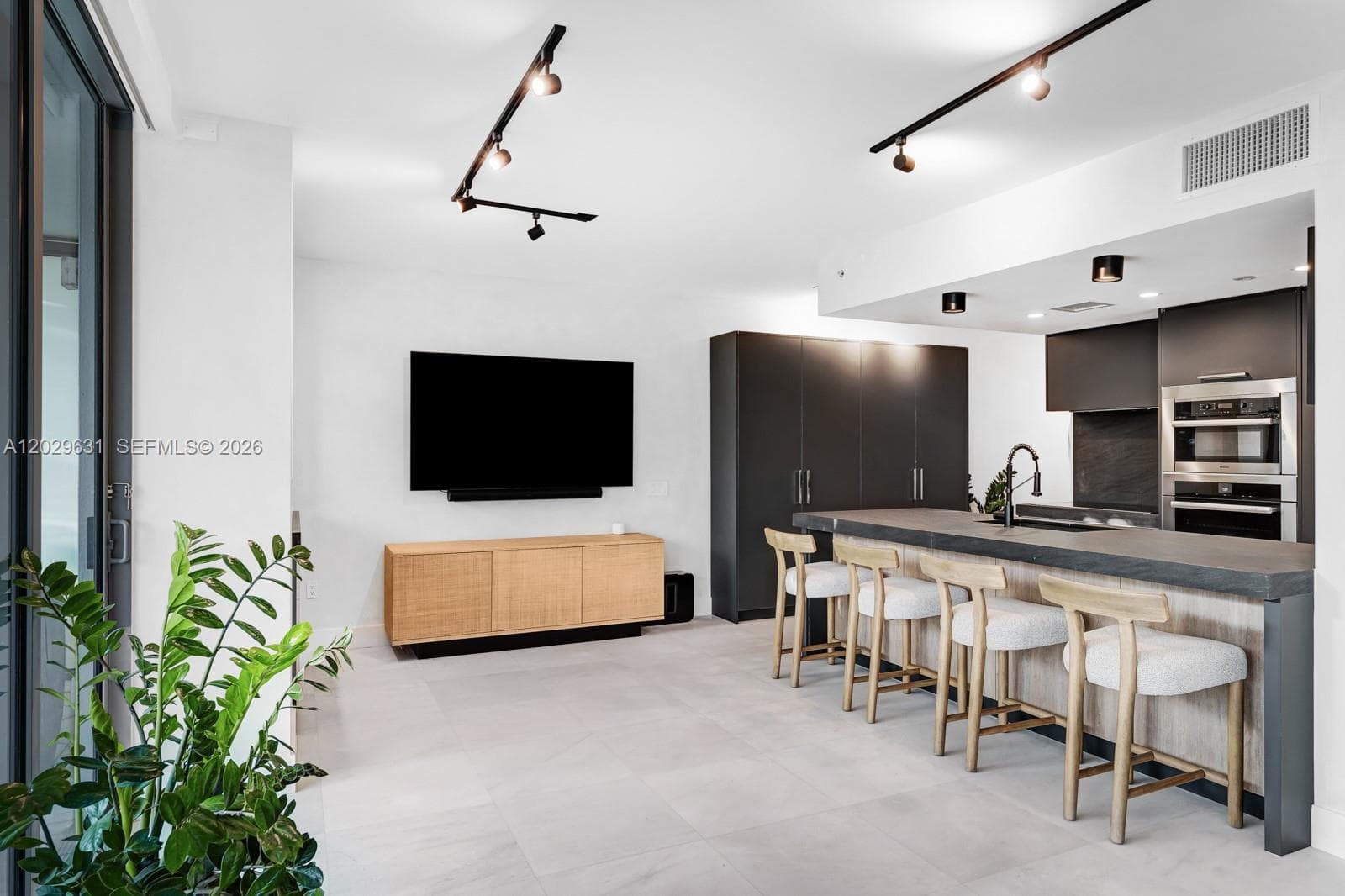 5875 Collins Ave 501 photo 11