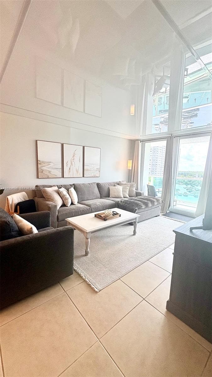 100 Bayview Dr 703 photo 2