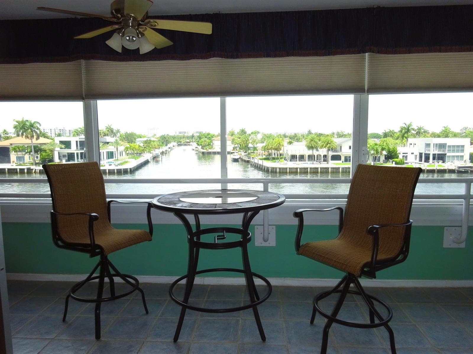 201 N Riverside Drive 303 photo 2