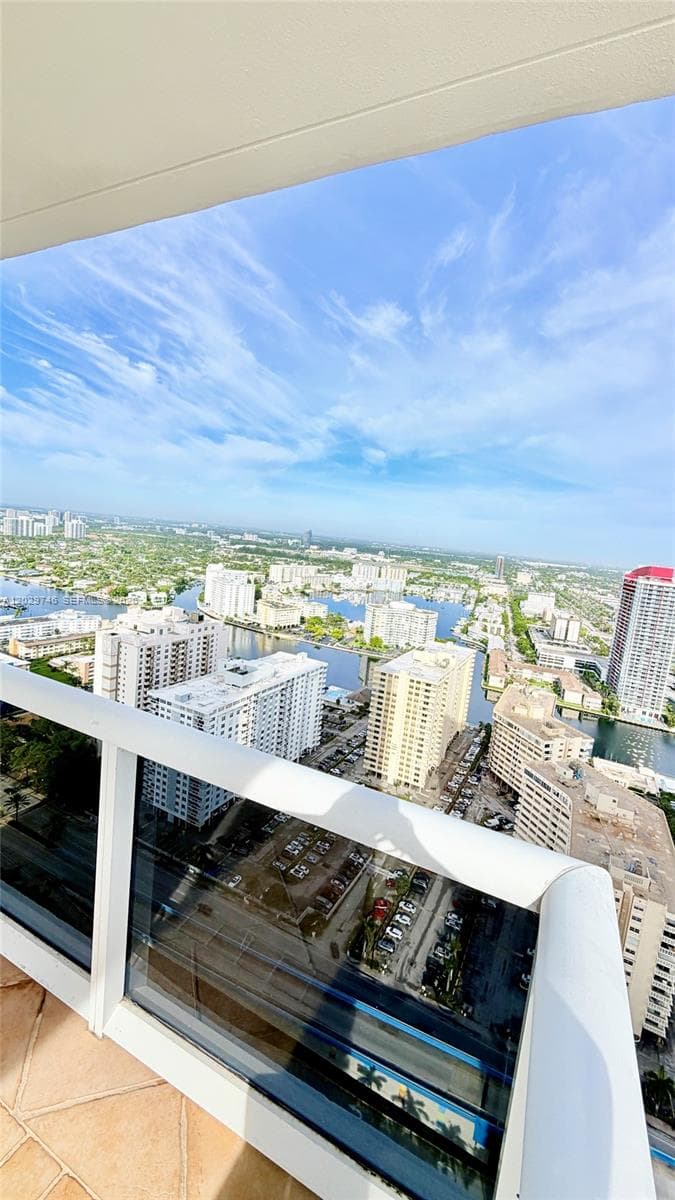 1830 S Ocean Dr 3708 photo 2