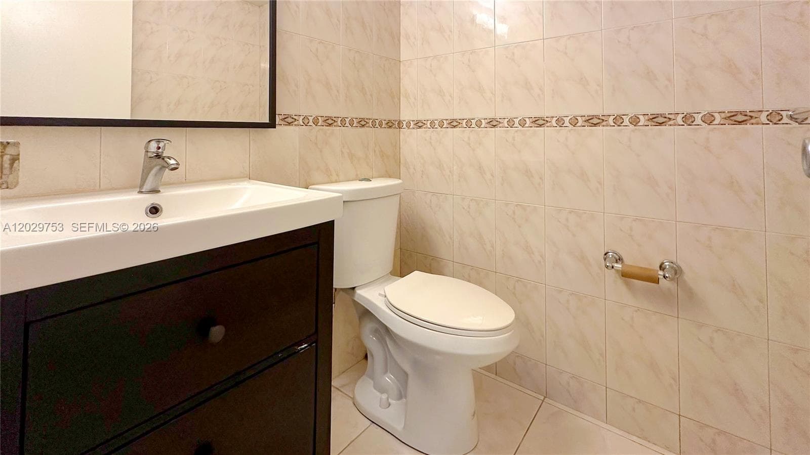 800 Parkview Dr 323 photo 11