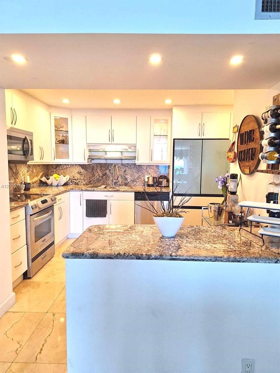 2201 S Ocean Dr 2001 photo 6